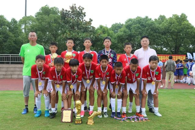 6月4日：西甲转会窗-邓弗里斯+科纳特将加盟皇马，巴萨和马竞继续酝酿补强
